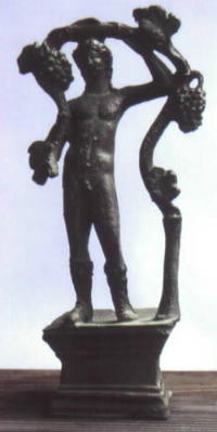 Stehender Bacchus mit Weinrebe, Bronzefigur, Ebersberger Forst